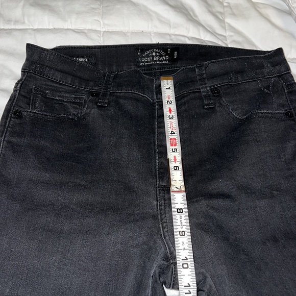 Lucky Brand High-Rise Raw Hem Distressed Black Skinny Jeans Size 6 / 28 Women’s - Picture 8 of 9